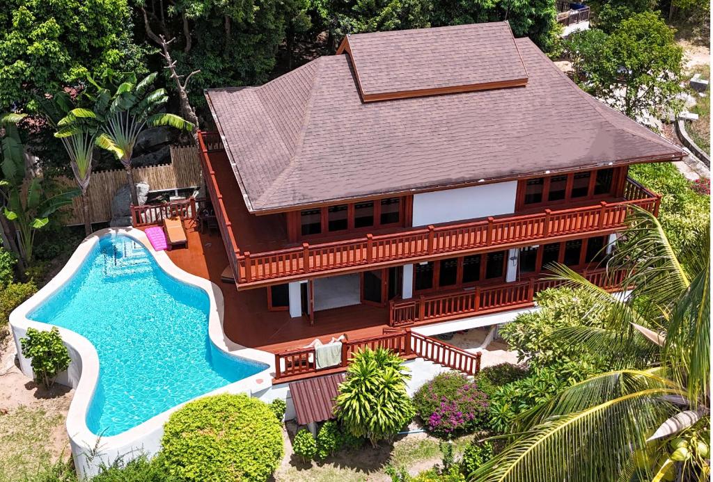 Villa Vadee - Entire Private Villa, 4 Bedrooms, Large Swimming Pool, Ocean View – Koh Phangan